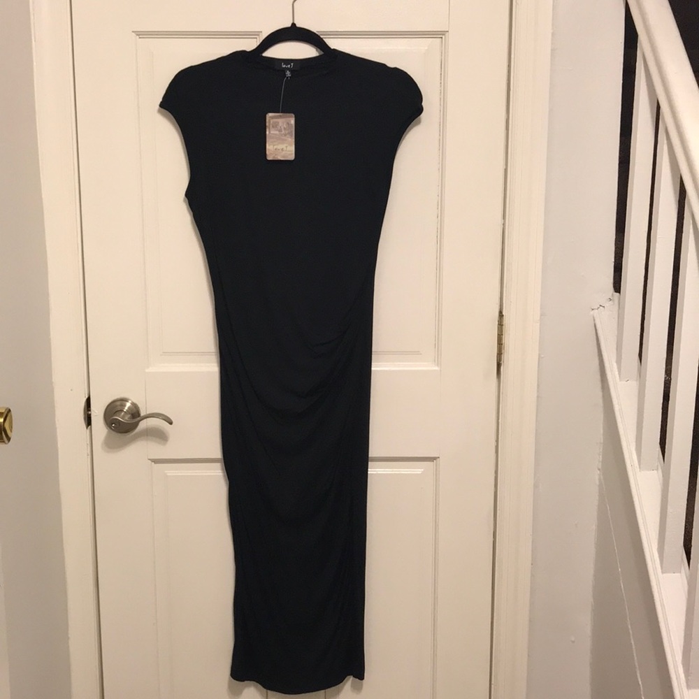 Black cap sleeve midi bodycon dress
